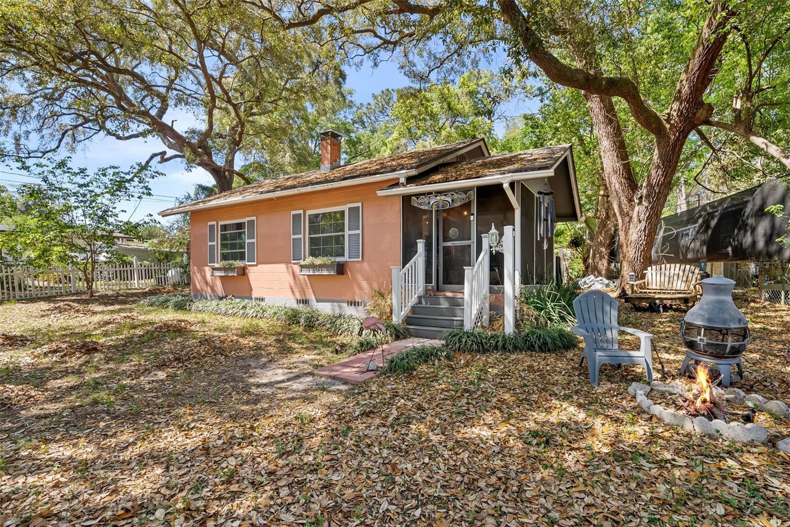 360 Se Lakeview Dr Property Photo 3