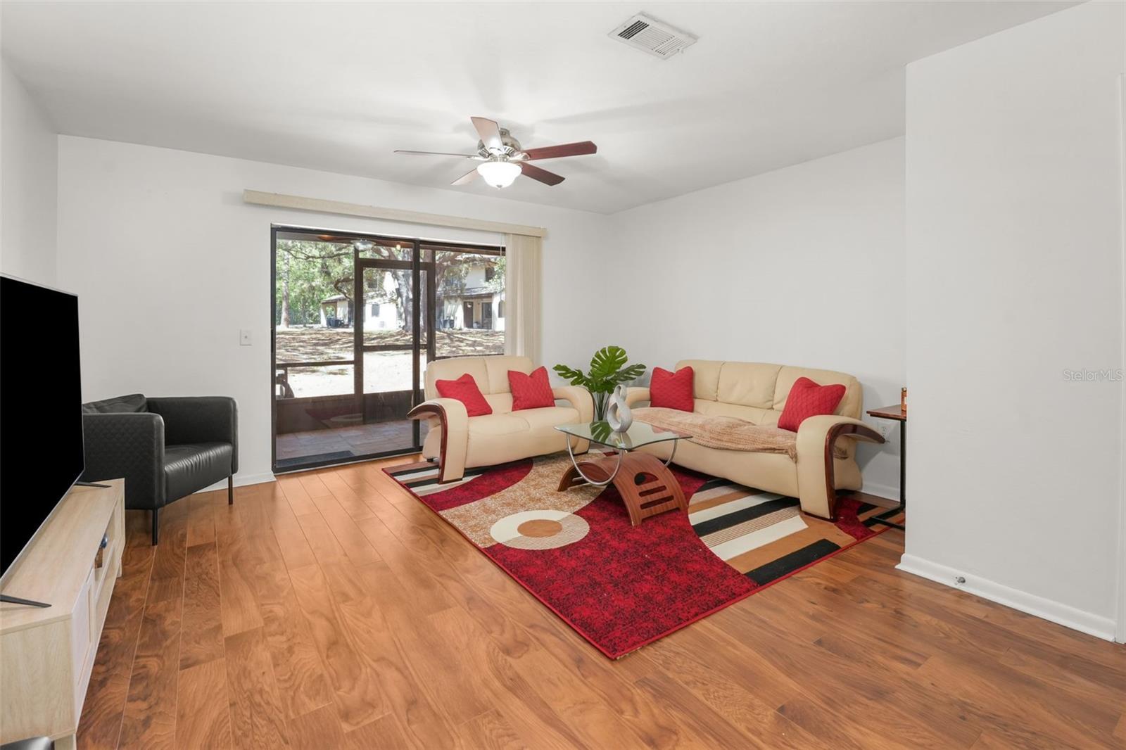 2735 Sw 35th Pl #903 Property Photo 3