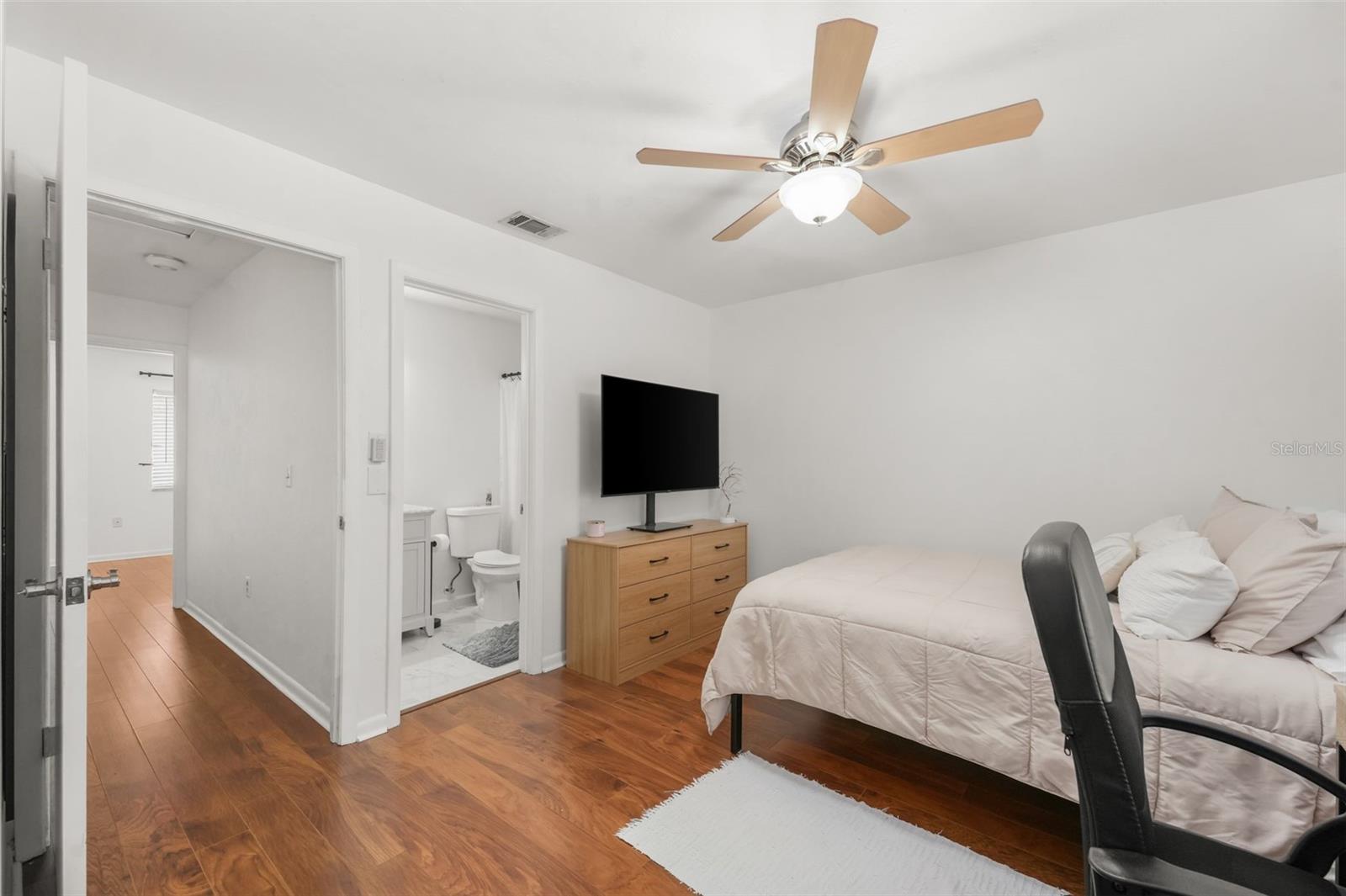 2735 Sw 35th Pl #903 Property Photo 10