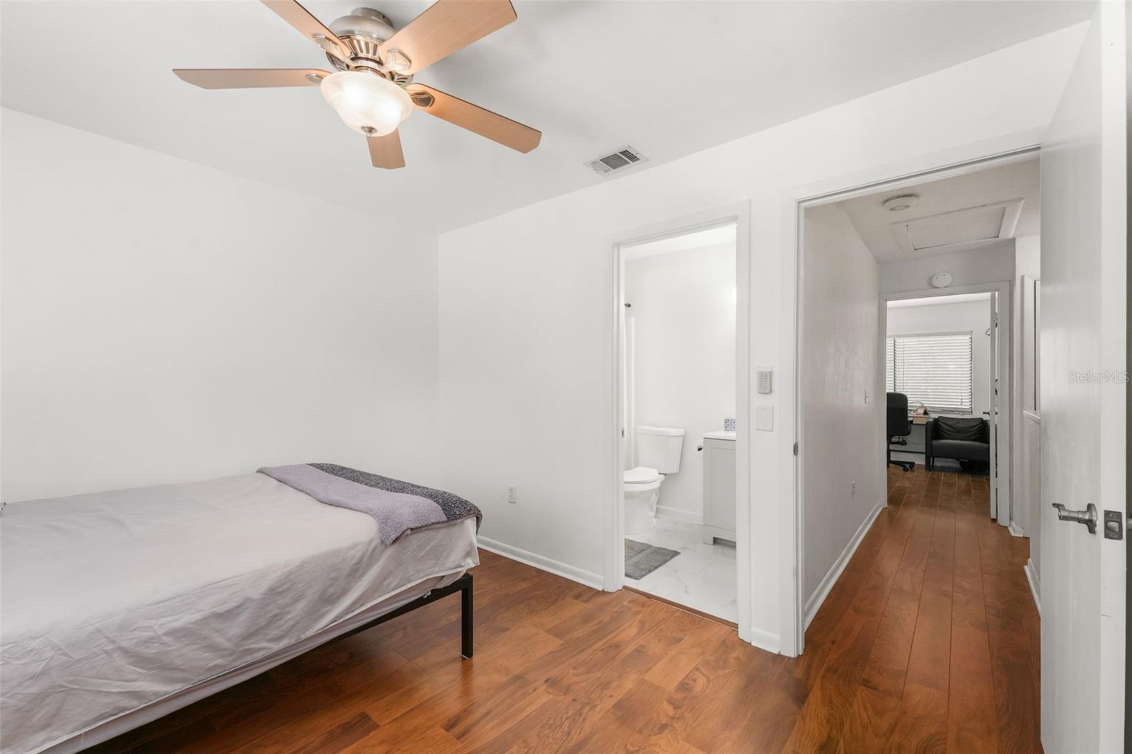 2735 Sw 35th Pl #903 Property Photo 13