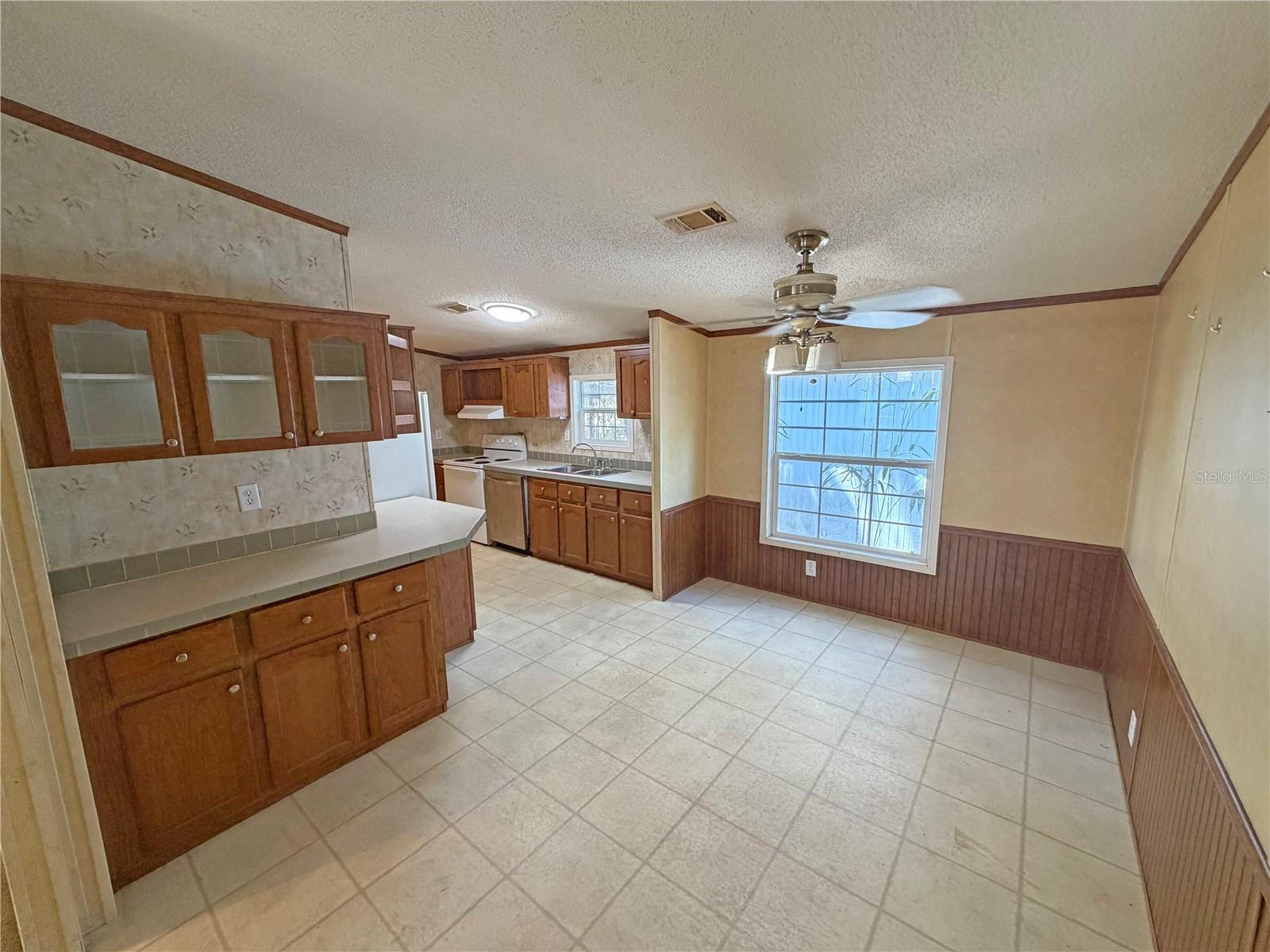 120 Peach Property Photo 6