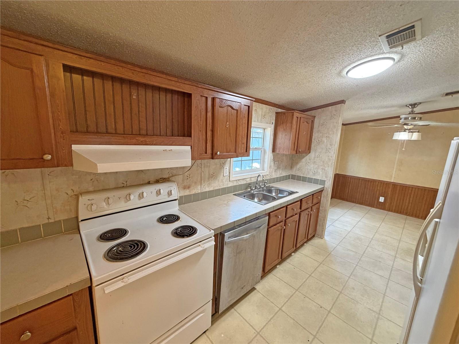 120 Peach Property Photo 8