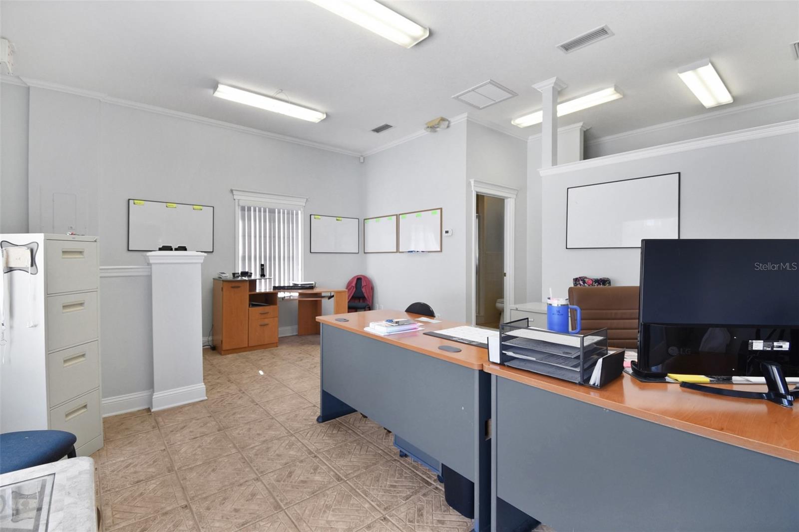 2071 Dobbs Rd Property Photo 8