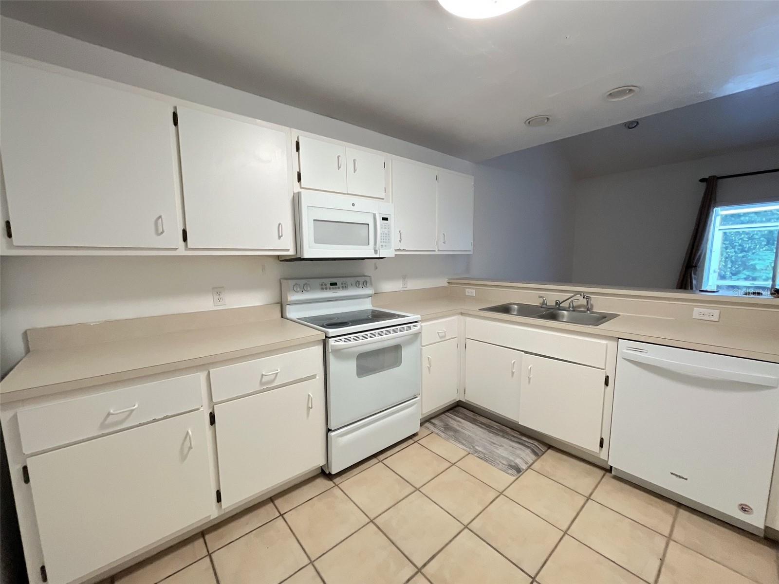 4700 Sw Archer Rd #d30 Property Photo 4