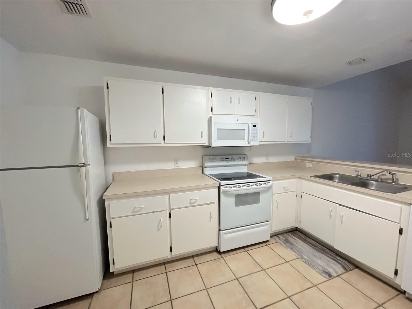 4700 Sw Archer Rd #d30 Property Photo 5