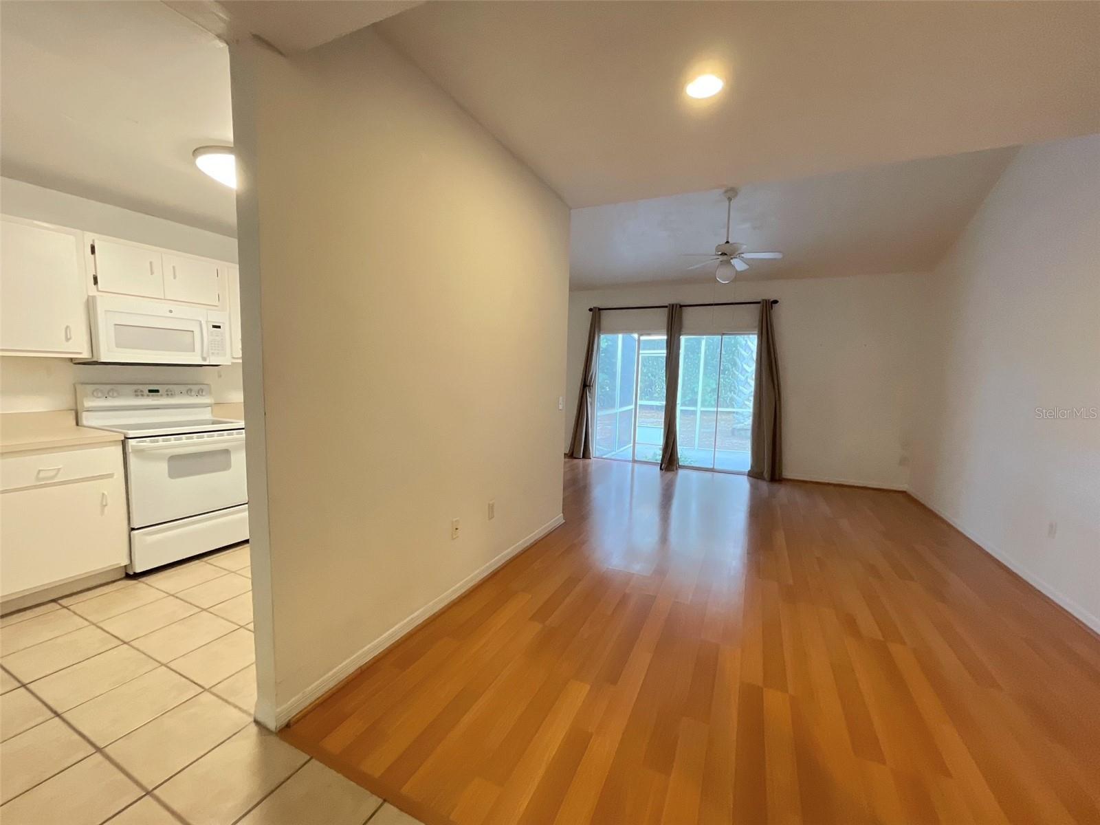 4700 Sw Archer Rd #d30 Property Photo 7