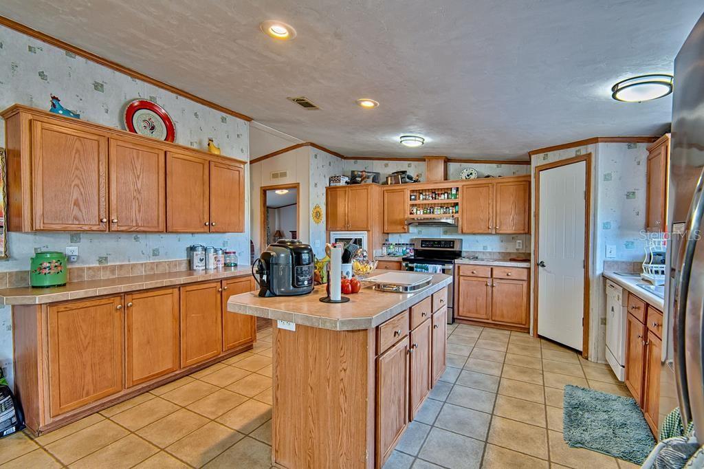 10250 Nw 67th Pl Property Photo 5