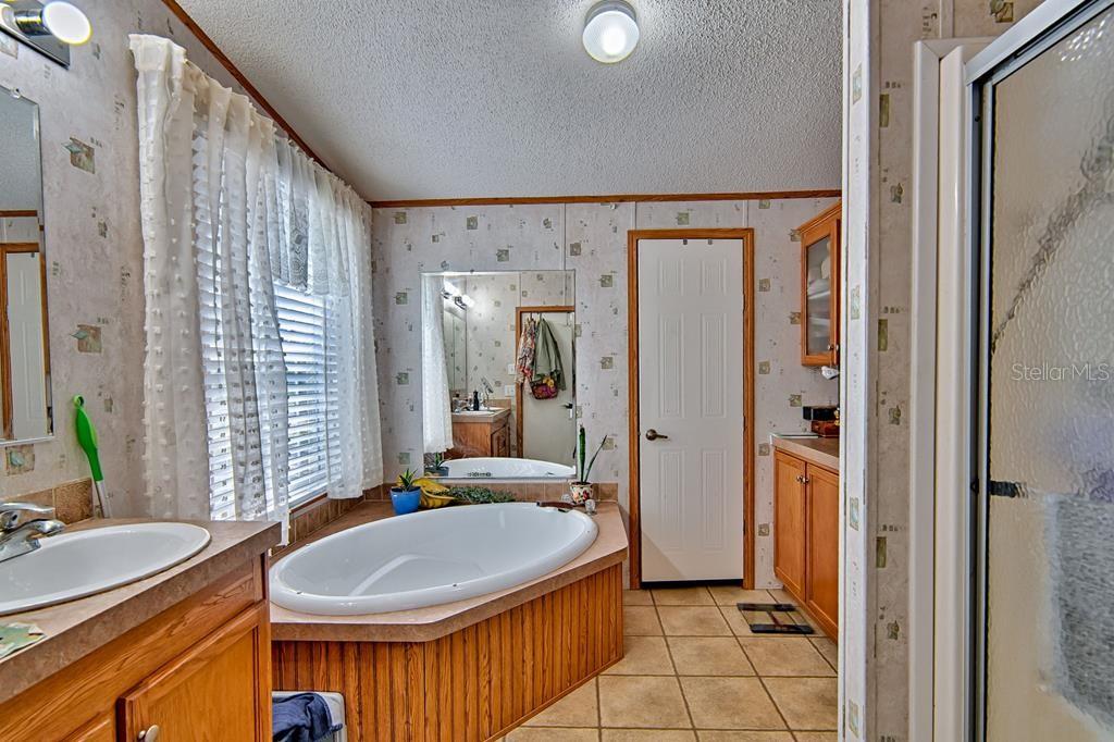10250 Nw 67th Pl Property Photo 12