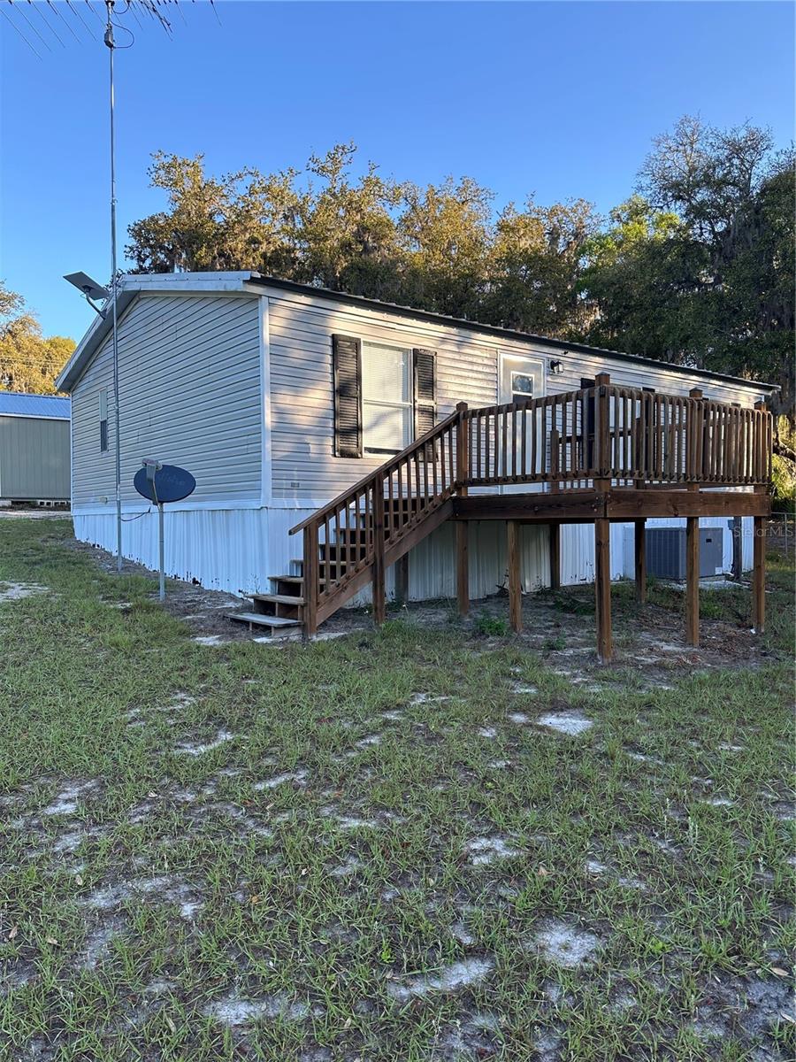 212 Ashley St Property Photo 3