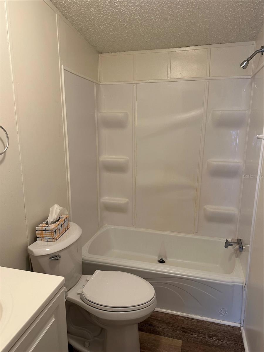 212 Ashley St Property Photo 16