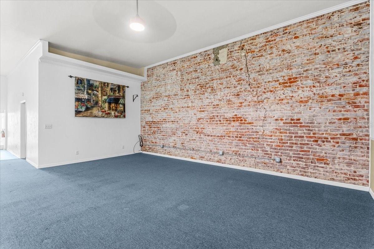 14827 Main St Property Photo 7