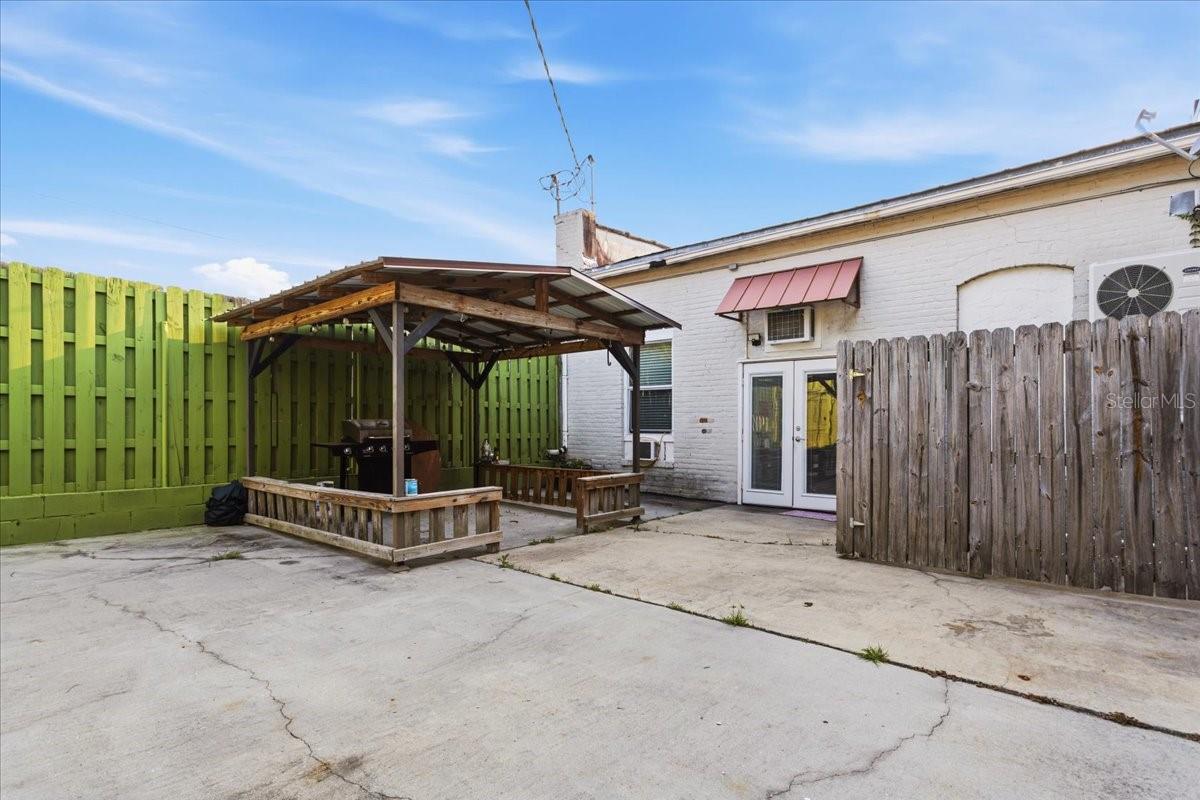 14827 Main St Property Photo 16