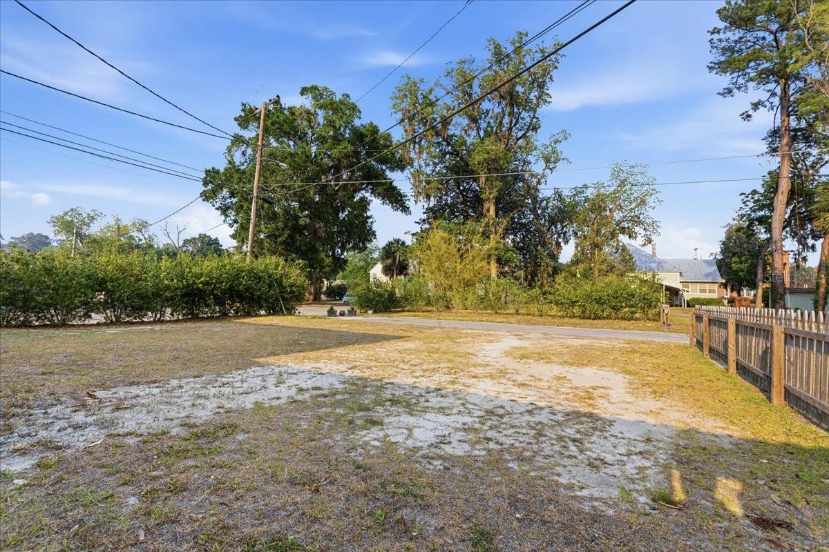 14827 Main St Property Photo 17