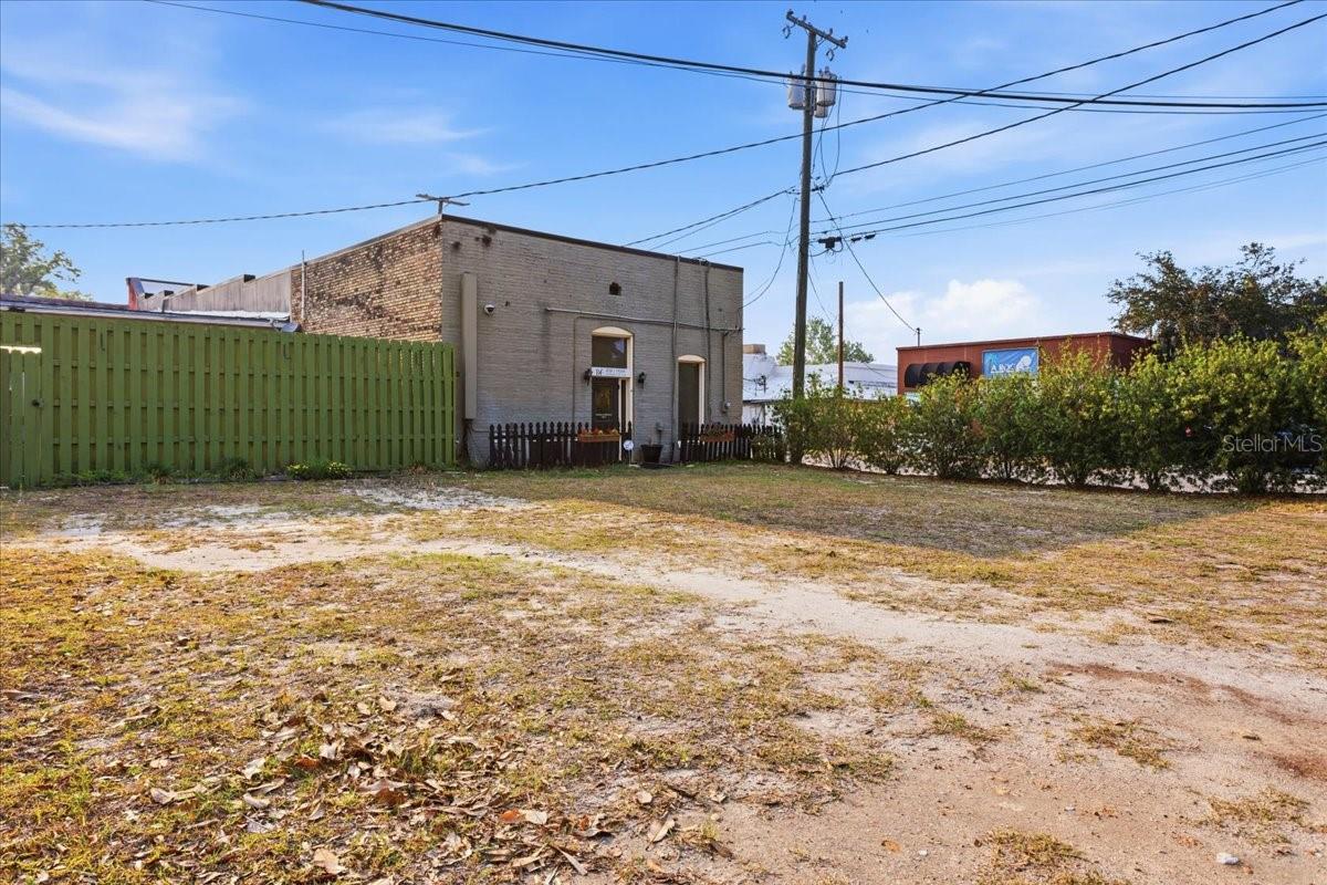14827 Main St Property Photo 18