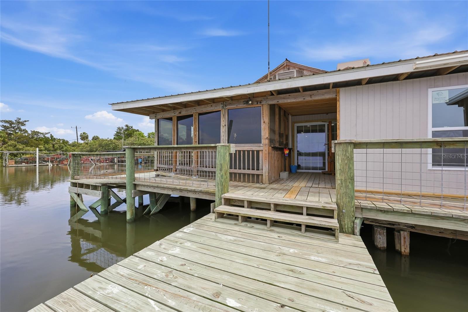 505 3rd St Property Photo 3