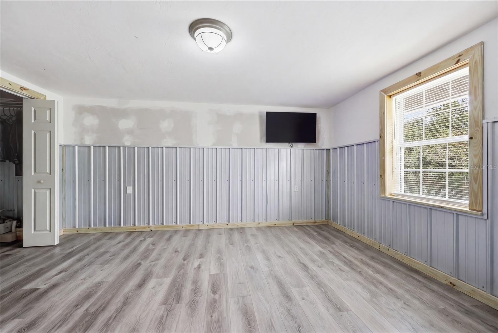 505 3rd St Property Photo 8