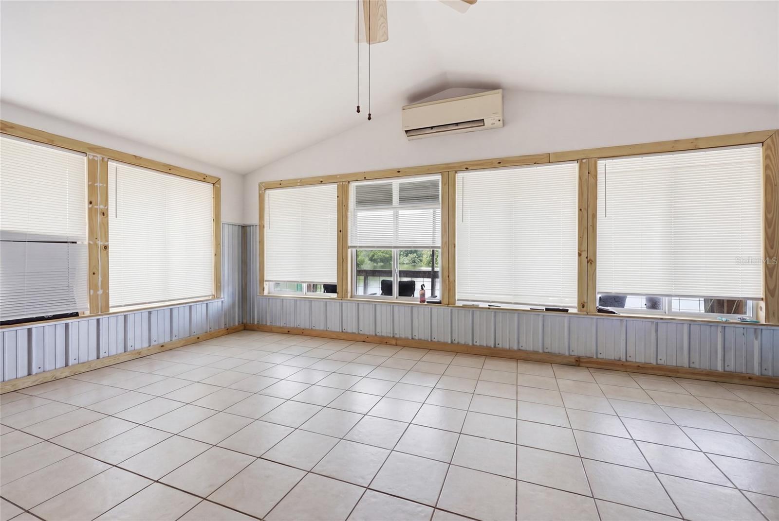 505 3rd St Property Photo 10