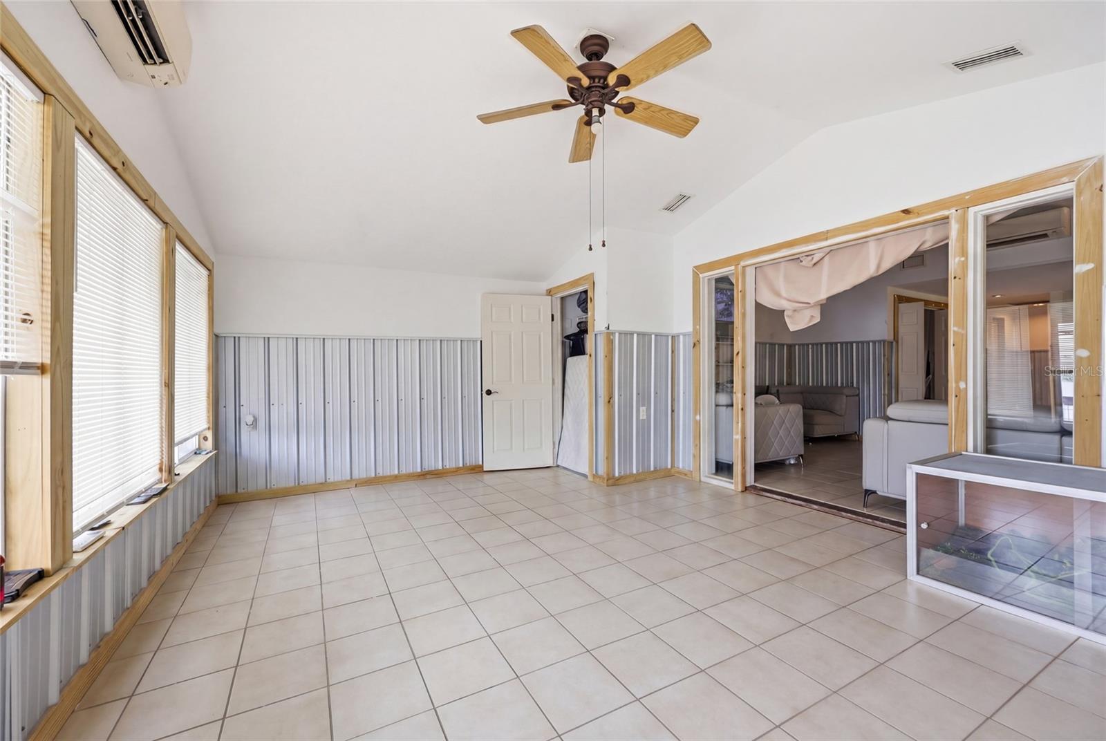 505 3rd St Property Photo 12