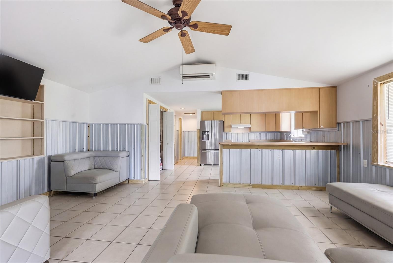 505 3rd St Property Photo 13