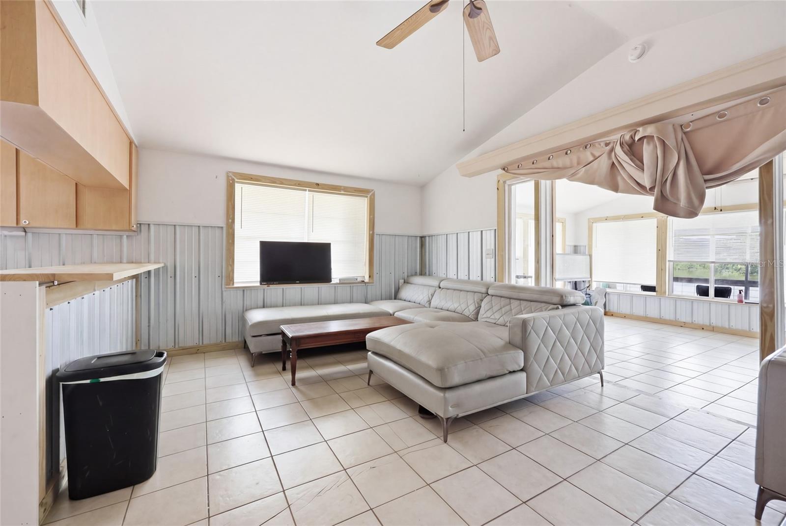 505 3rd St Property Photo 14