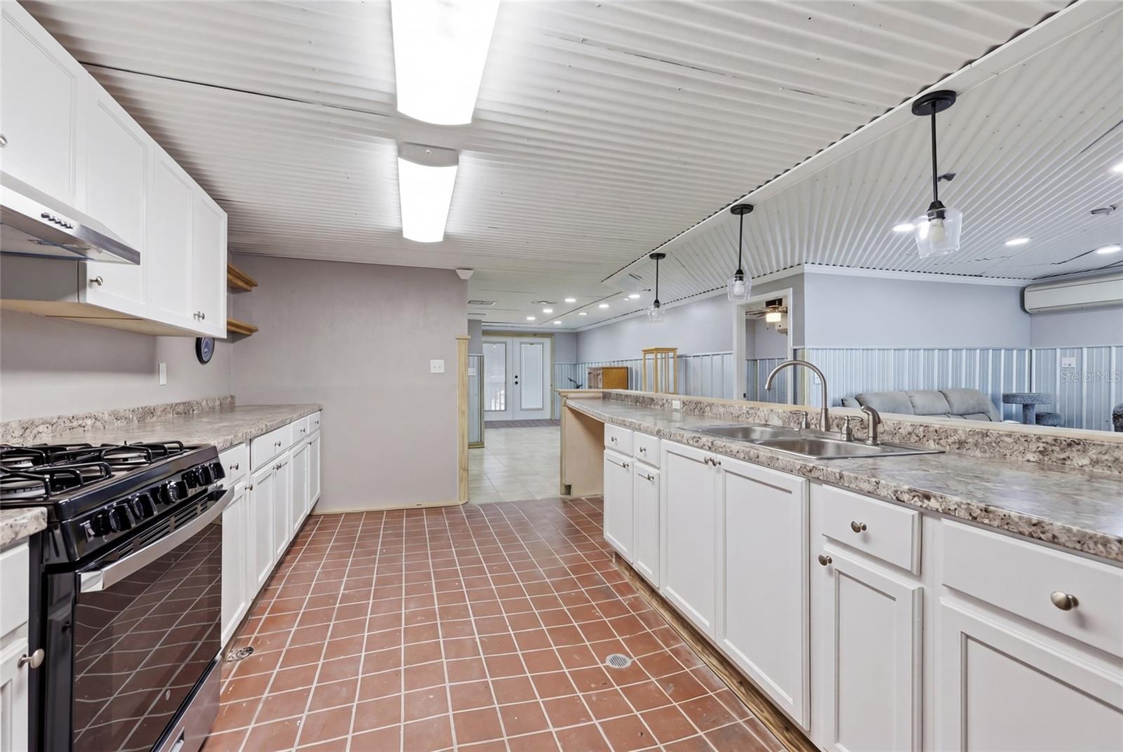 505 3rd St Property Photo 15