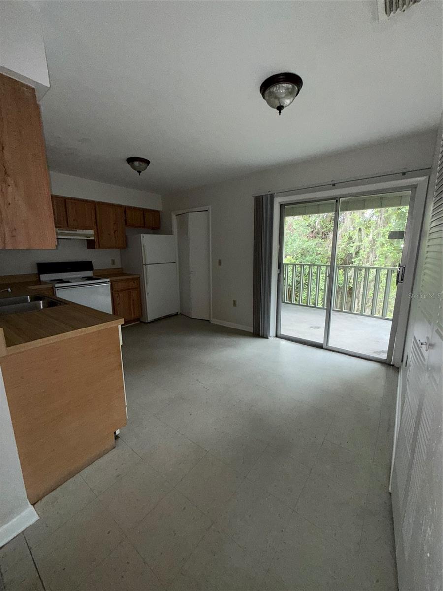 615 Sw 11th Ln #d Property Photo 3