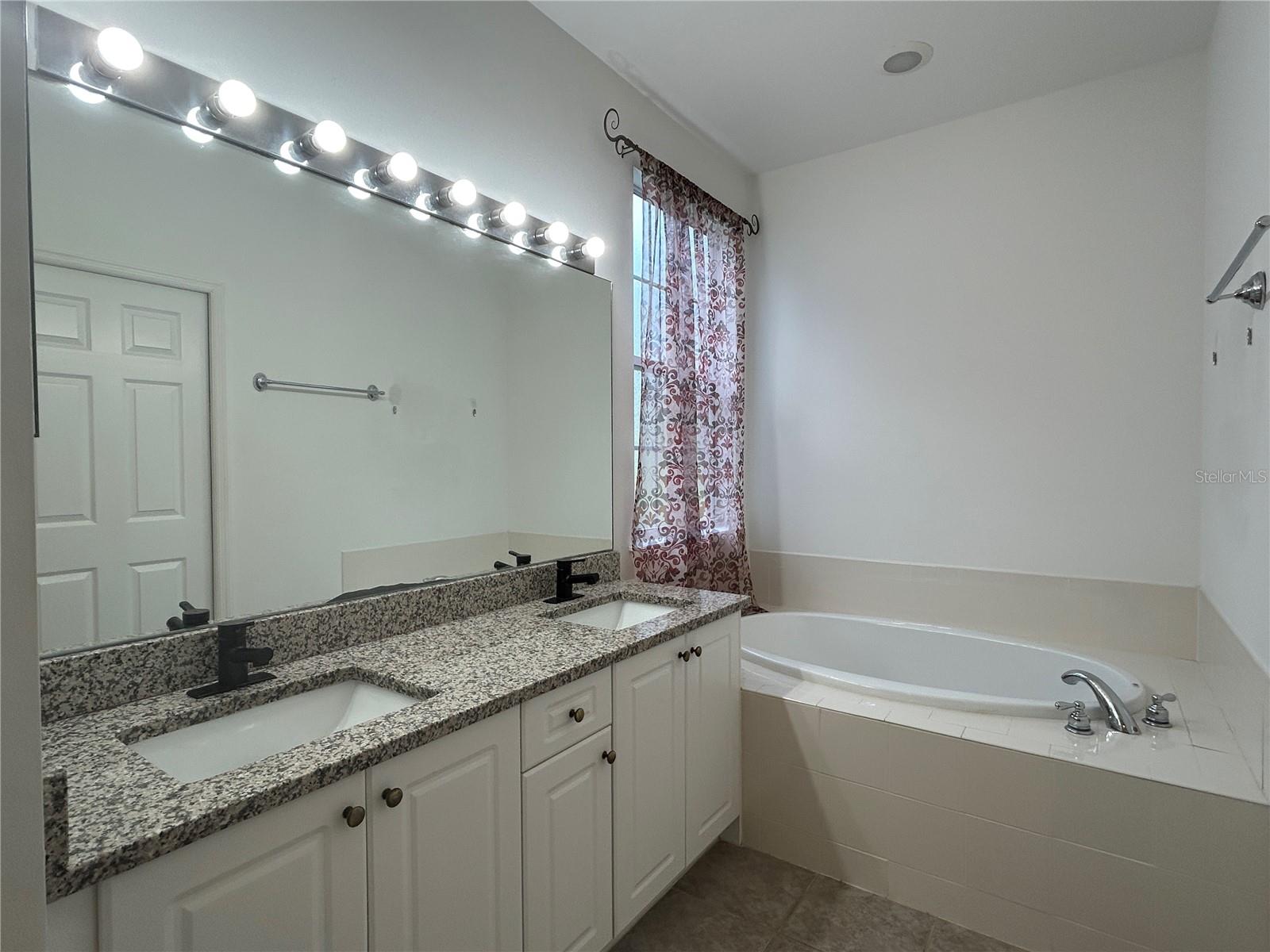 2549 Twain Dr Property Photo 21