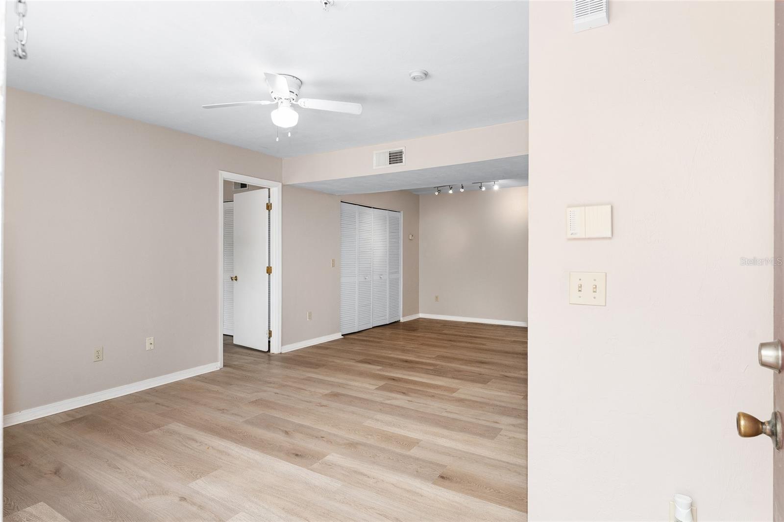 2360 Sw Archer Rd #607 Property Photo 2