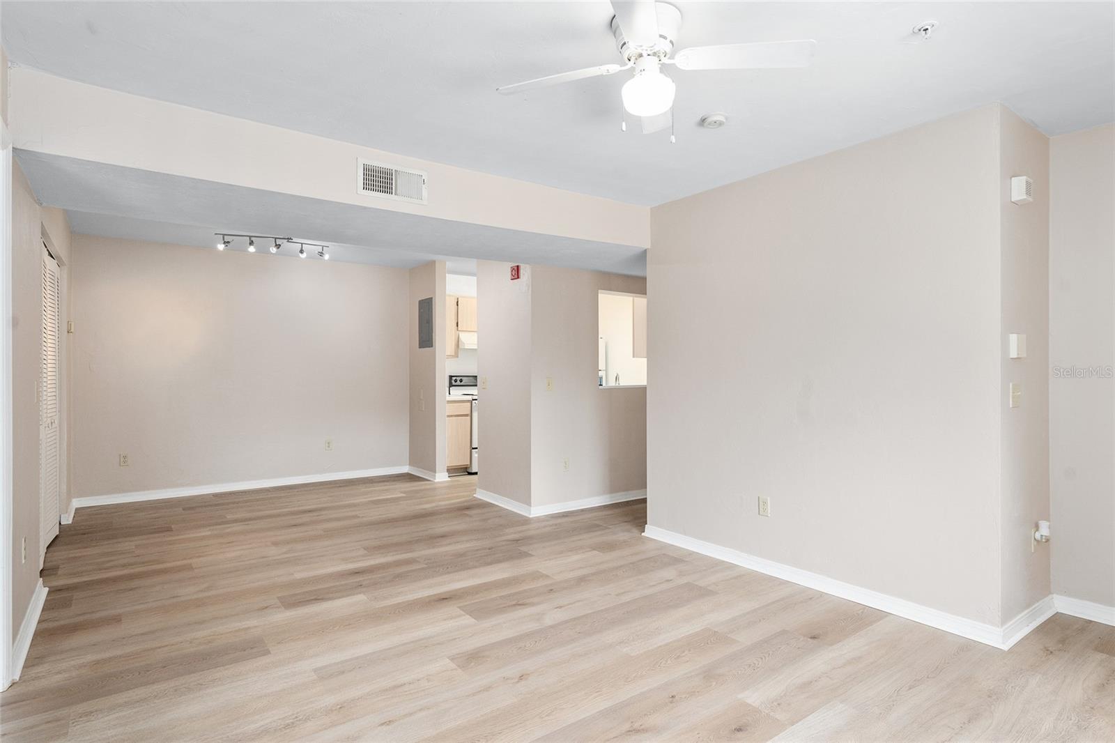 2360 Sw Archer Rd #607 Property Photo 3