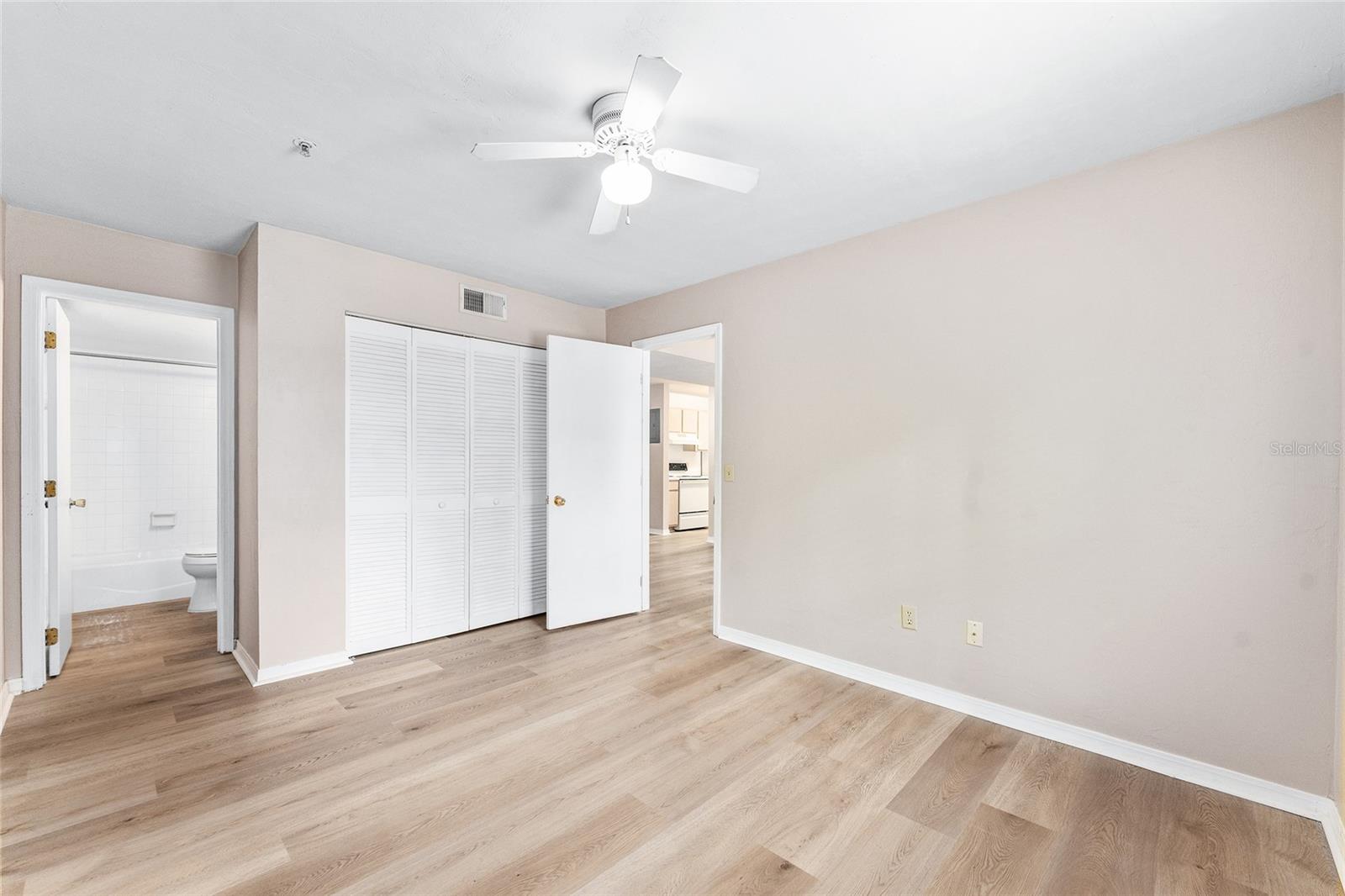 2360 Sw Archer Rd #607 Property Photo 11