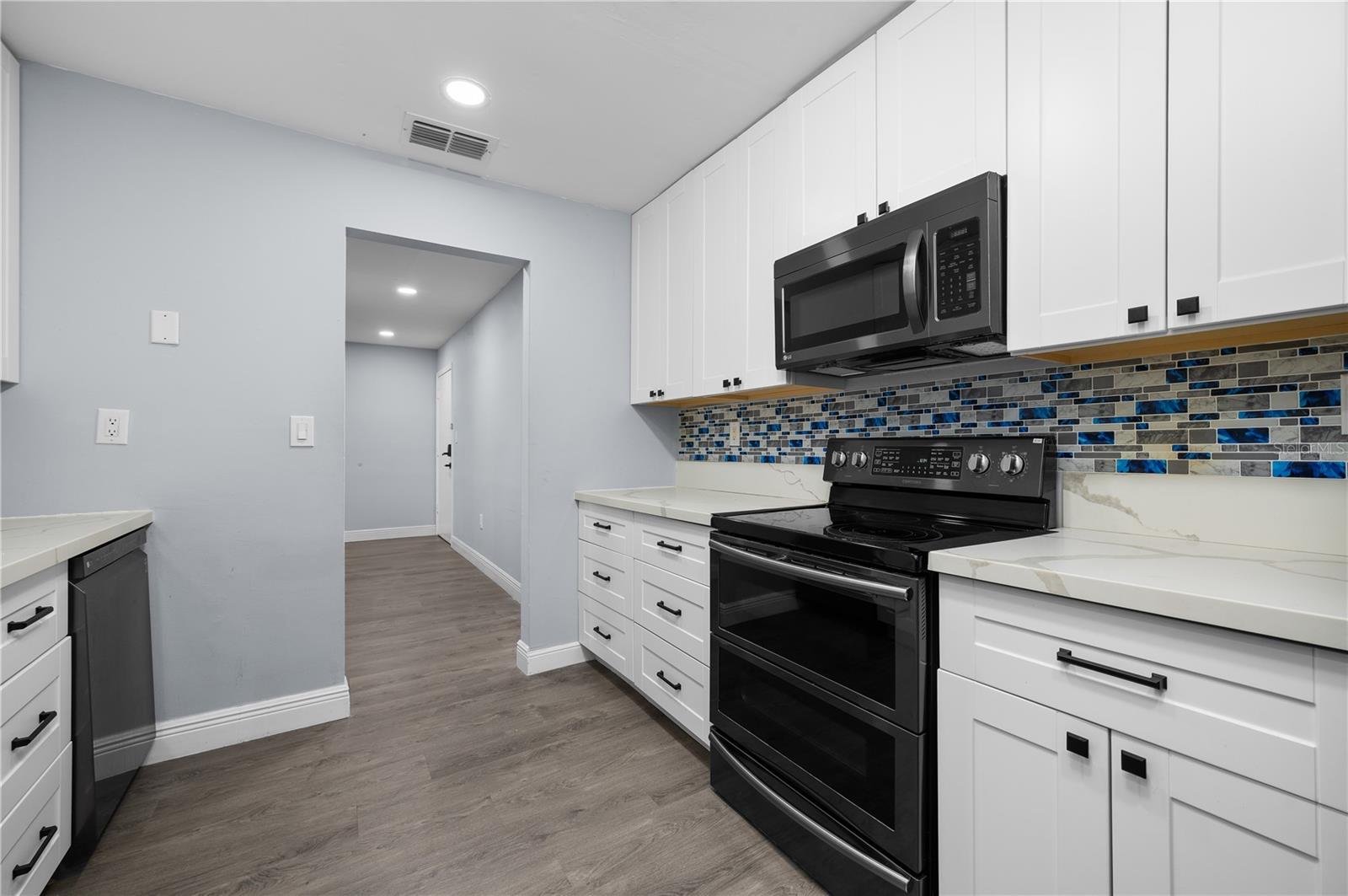 2818 Sw 14th Dr #107 Property Photo 15