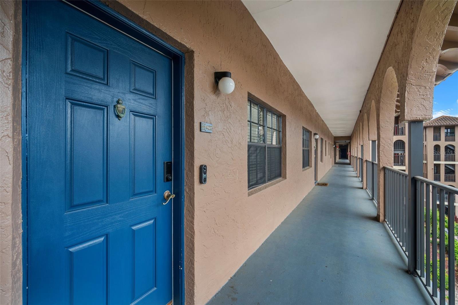 6100 Gulfport Blvd S #402 Property Photo 3