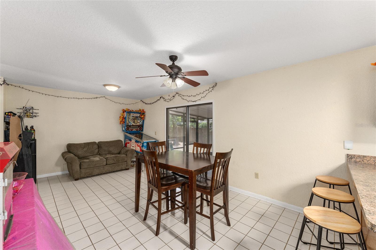 3025 W University Ave Property Photo 10