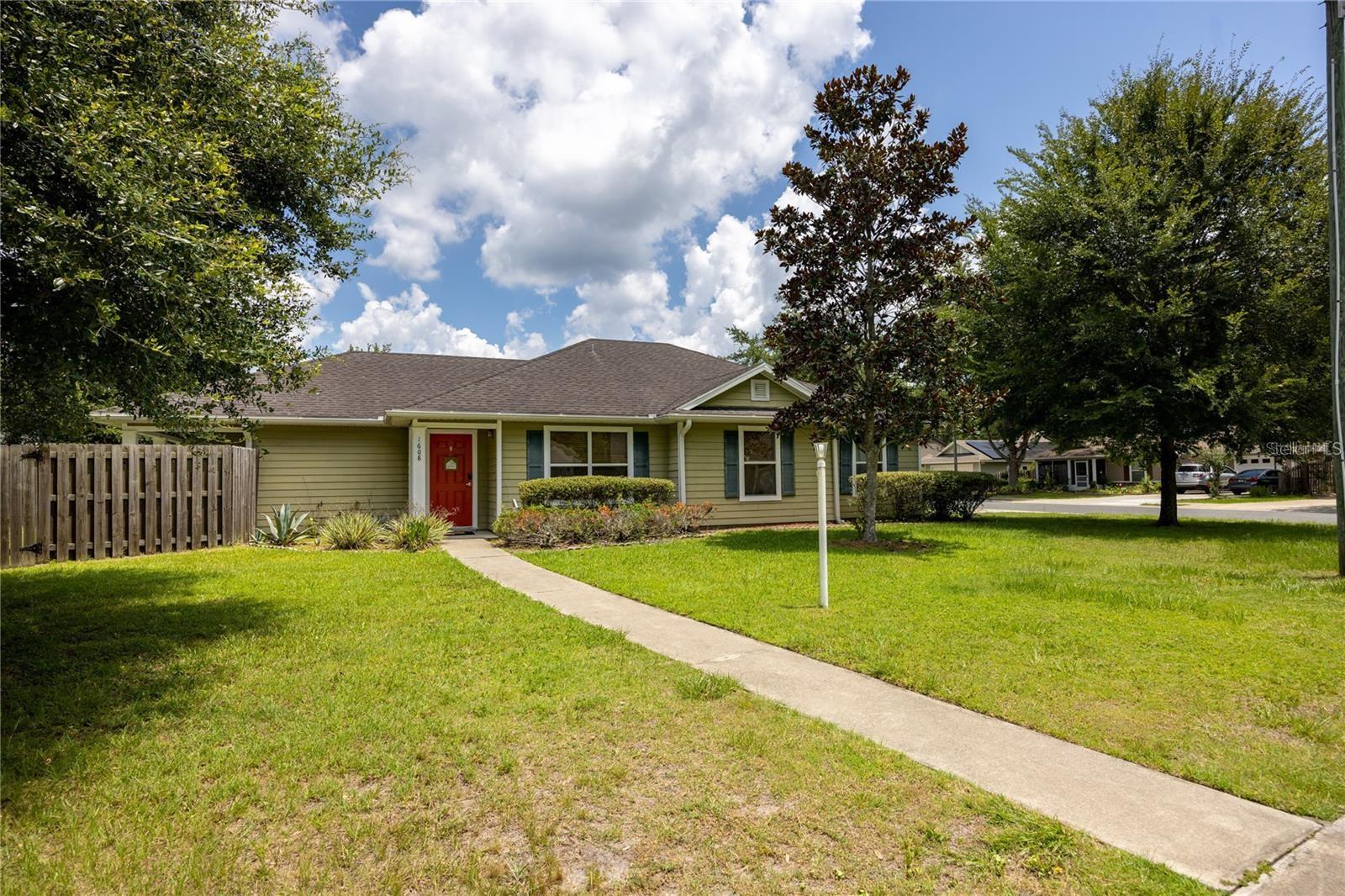 1608 Ne 45th Pl Property Photo 1