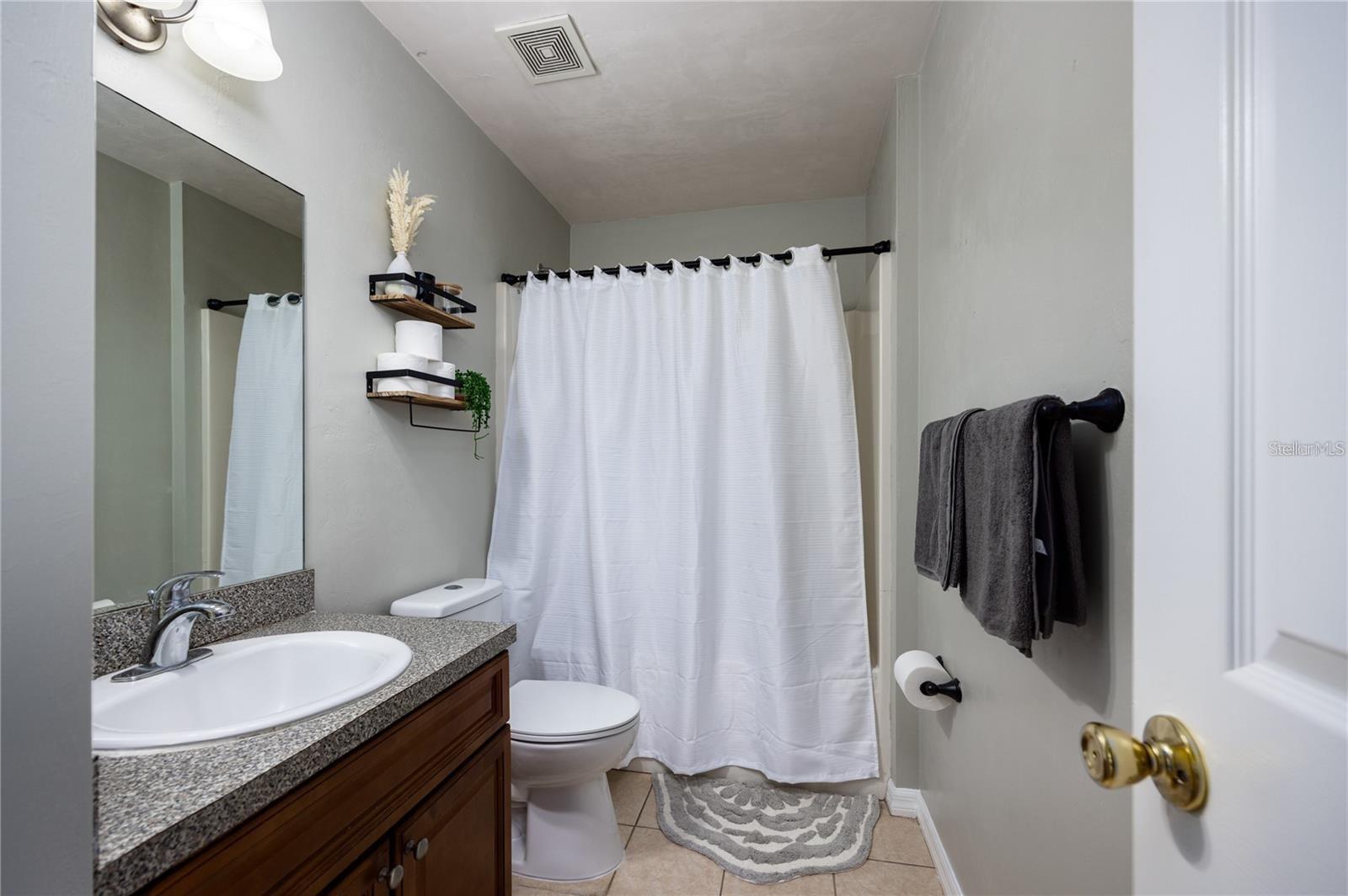 1608 Ne 45th Pl Property Photo 19