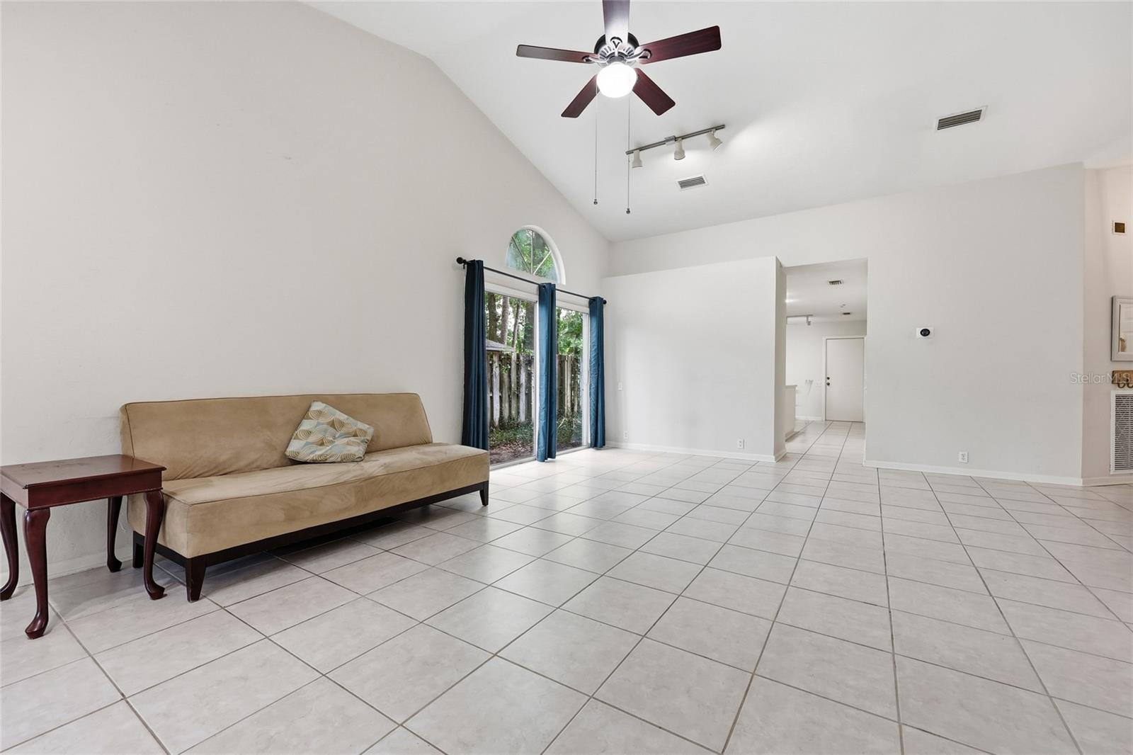 1736 Nw 16th Pl Property Photo 4