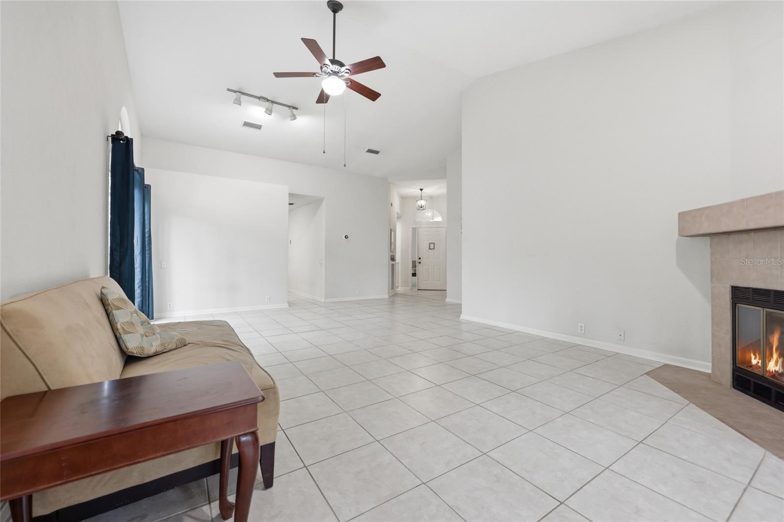 1736 Nw 16th Pl Property Photo 5