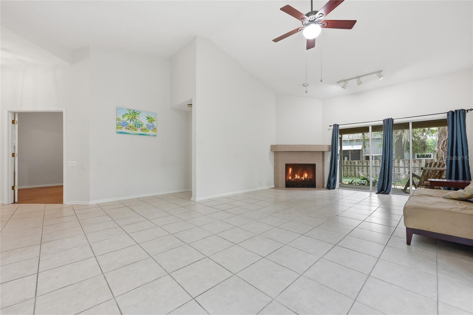1736 Nw 16th Pl Property Photo 6