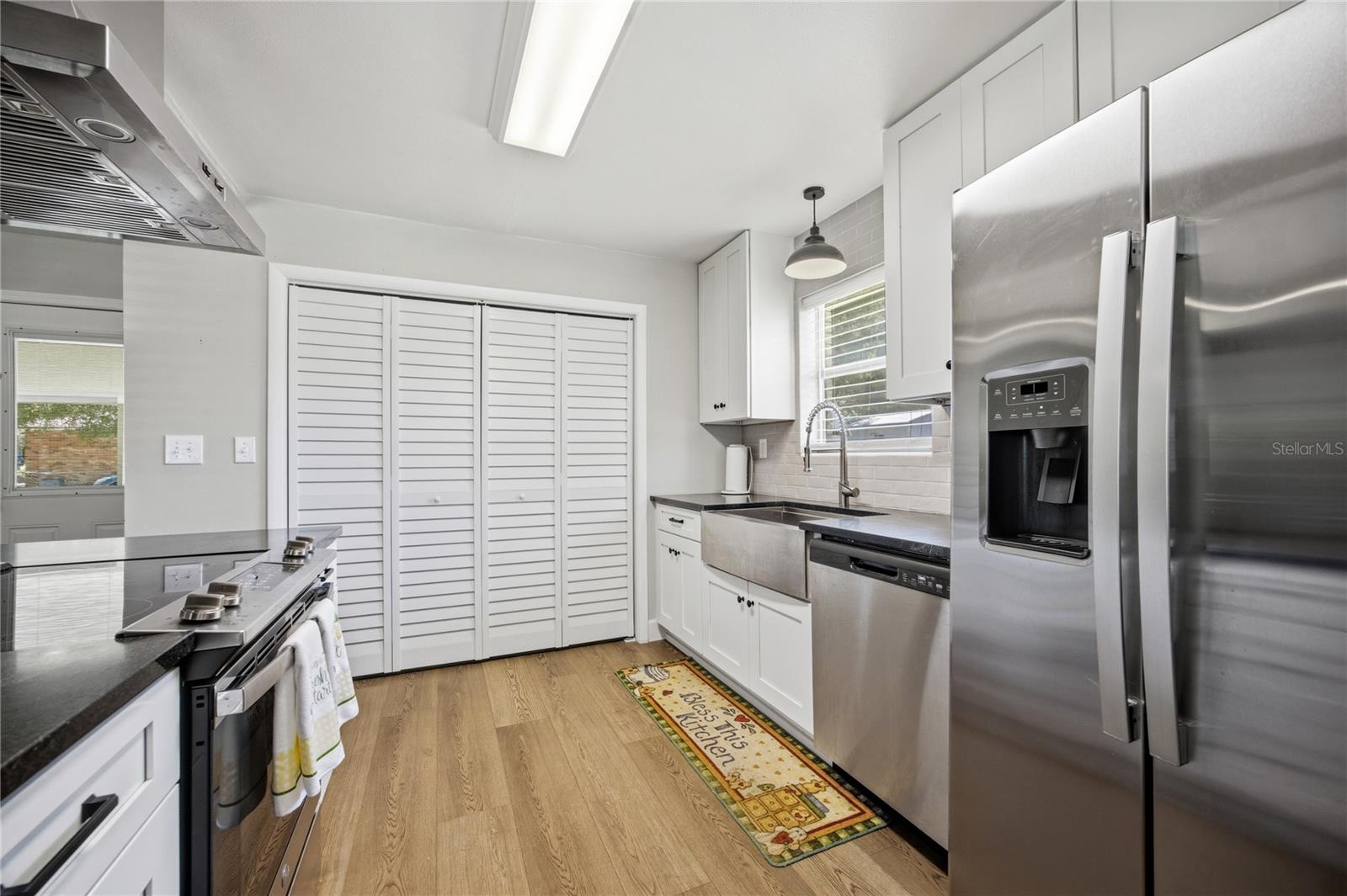926 Woodlawn St Property Photo 15