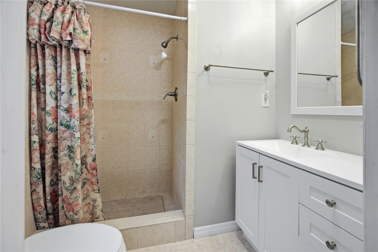 926 Woodlawn St Property Photo 23