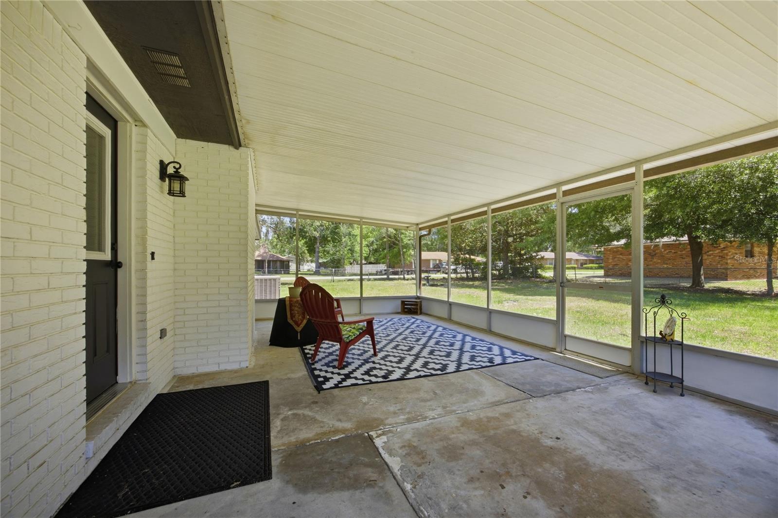 926 Woodlawn St Property Photo 27