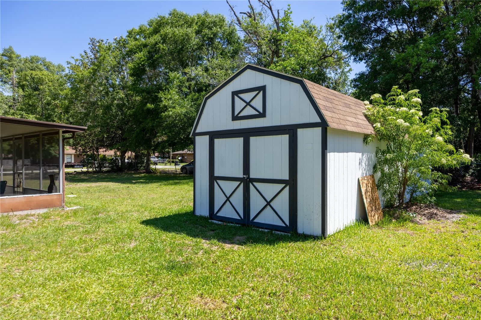926 Woodlawn St Property Photo 32
