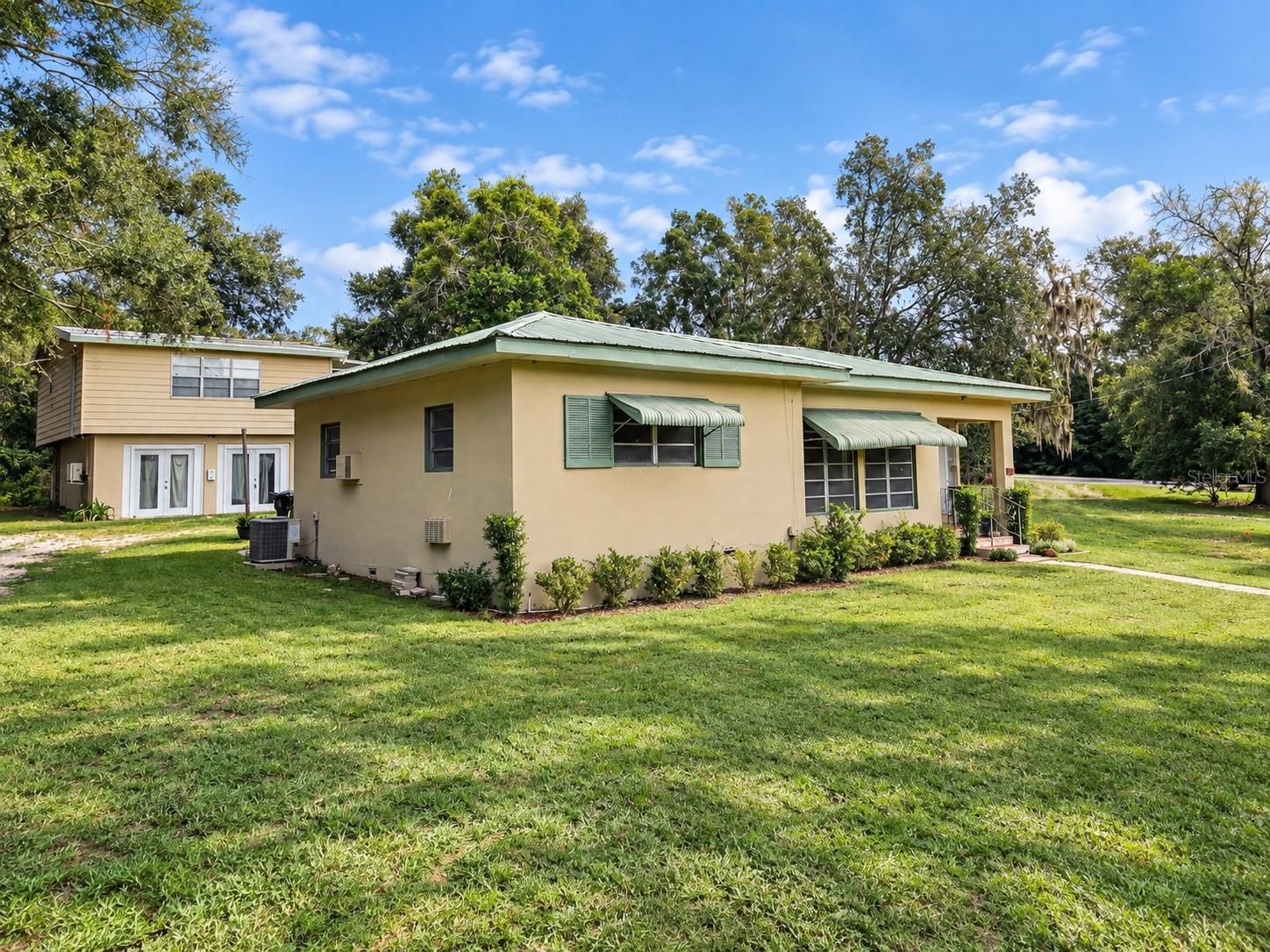 665 Se Heron St Property Photo 1