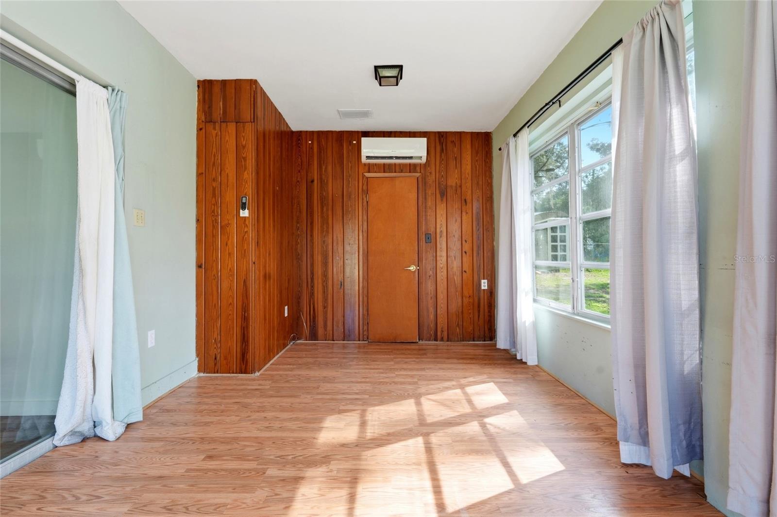 665 Se Heron St Property Photo 4