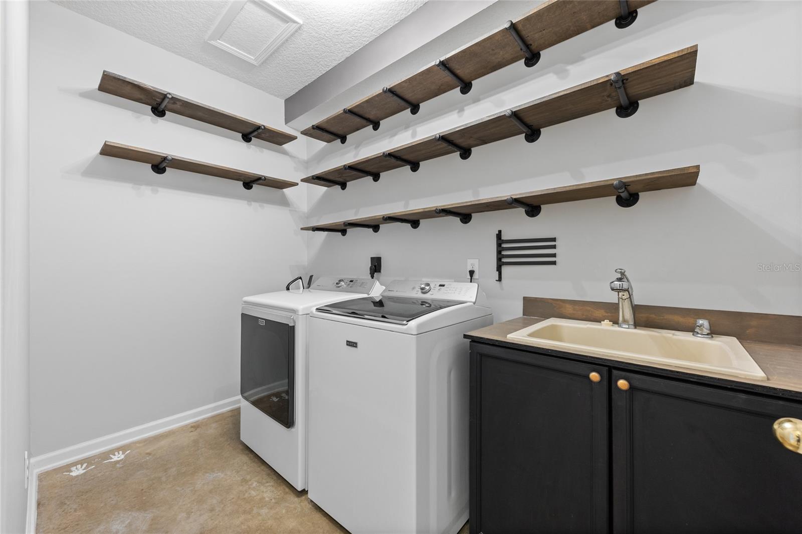 741 Flowers Street Property Photo 18