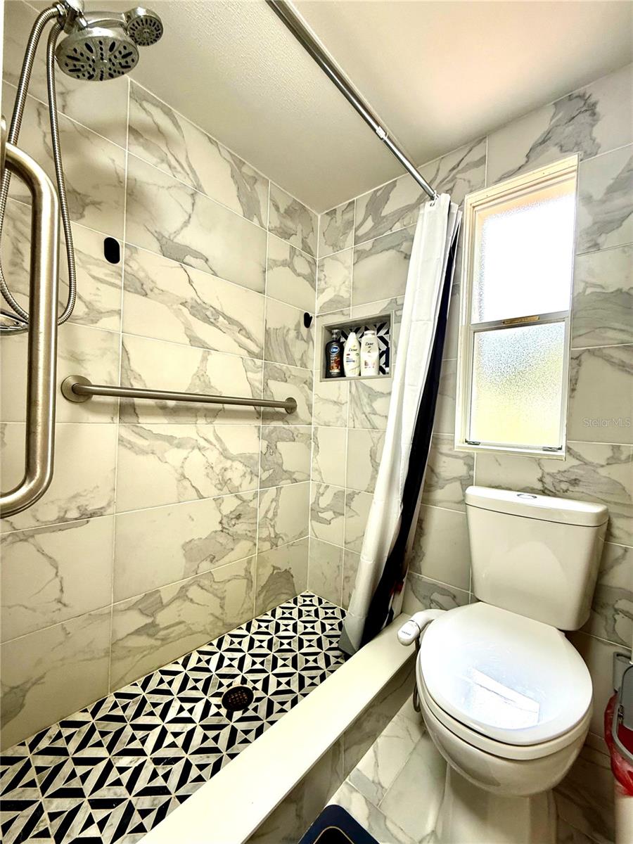 208 Ashley St Property Photo 15