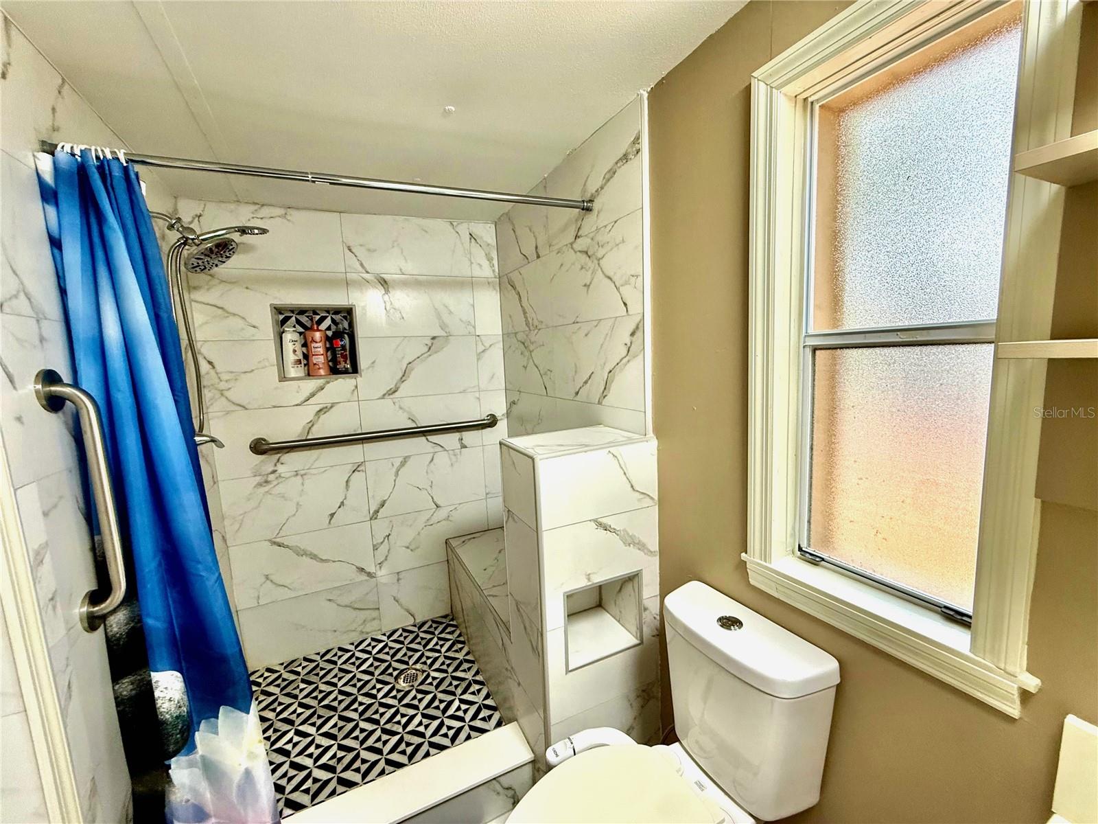 208 Ashley St Property Photo 19