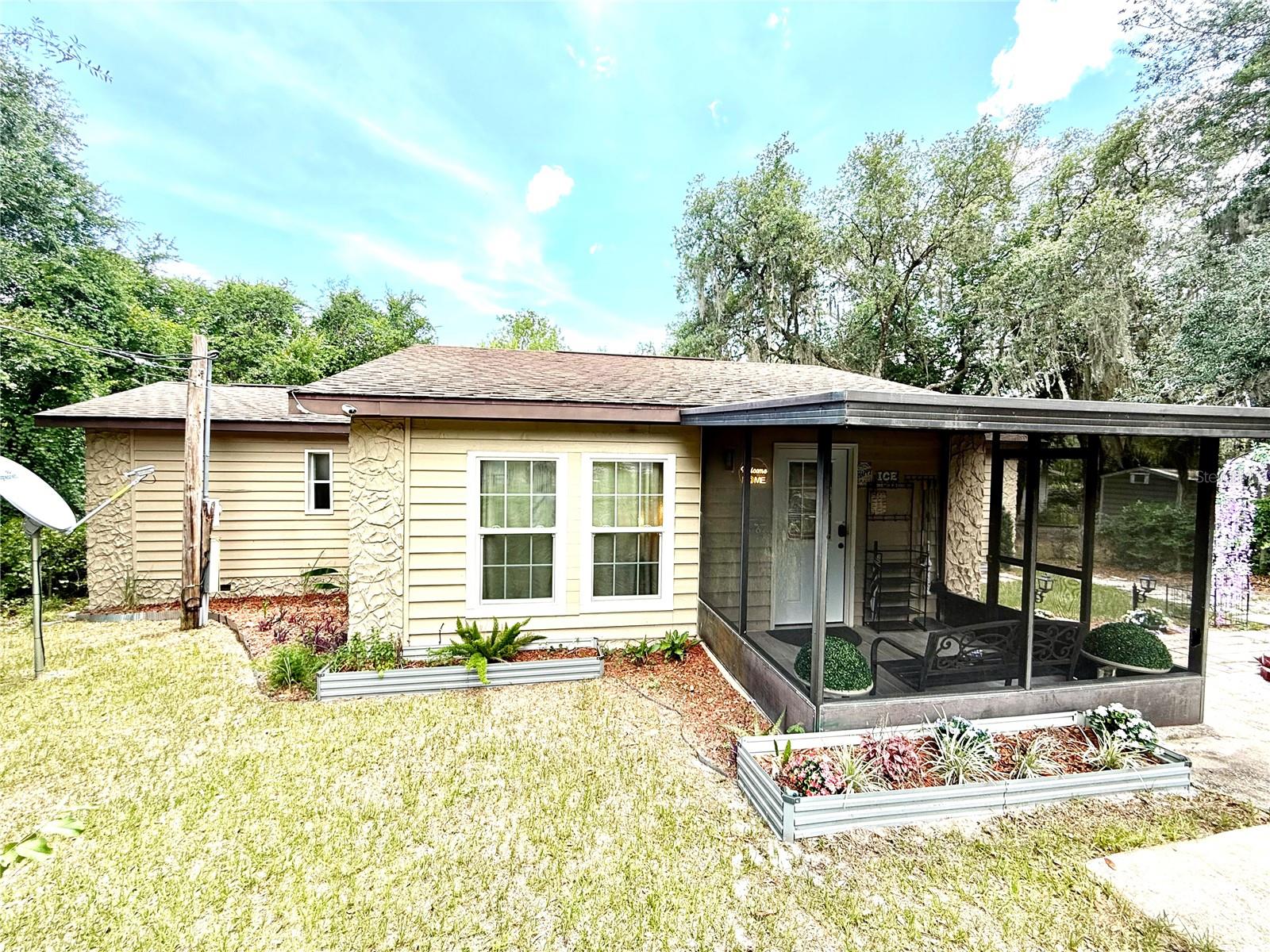 208 Ashley St Property Photo 27