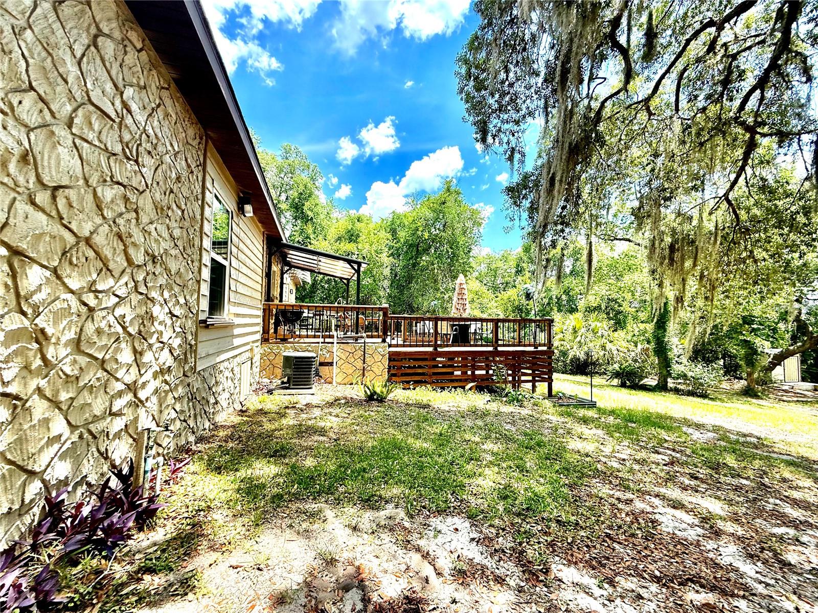 208 Ashley St Property Photo 28