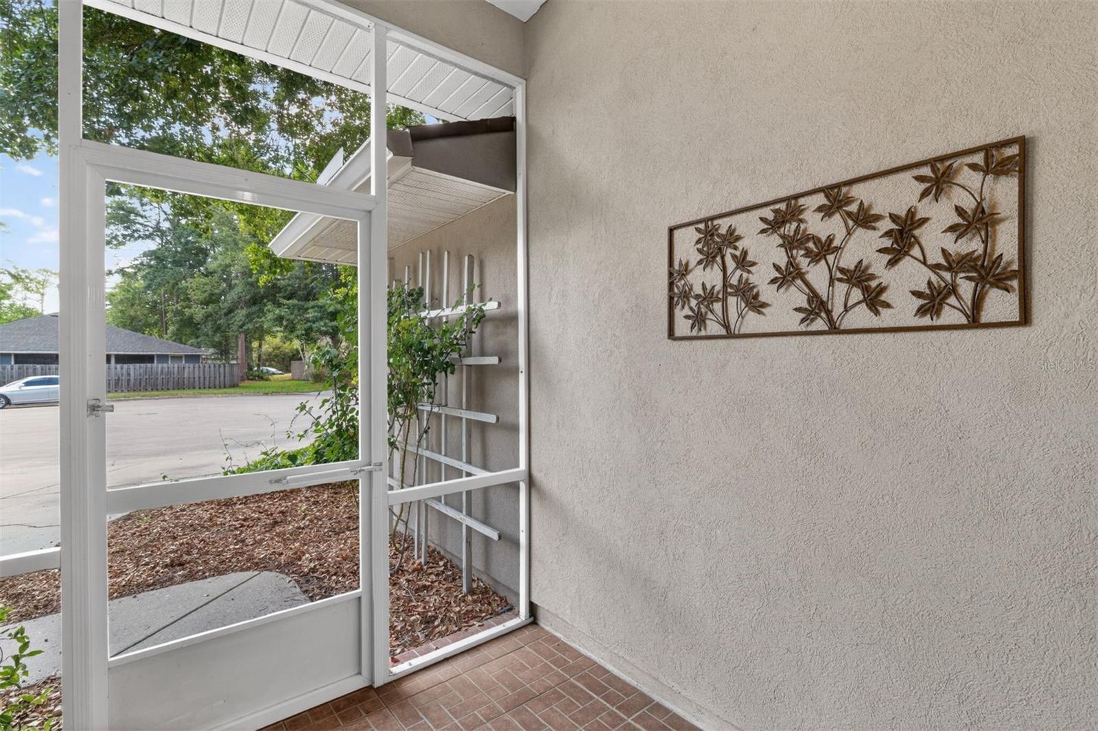 2305 Nw 44th Pl Property Photo 3